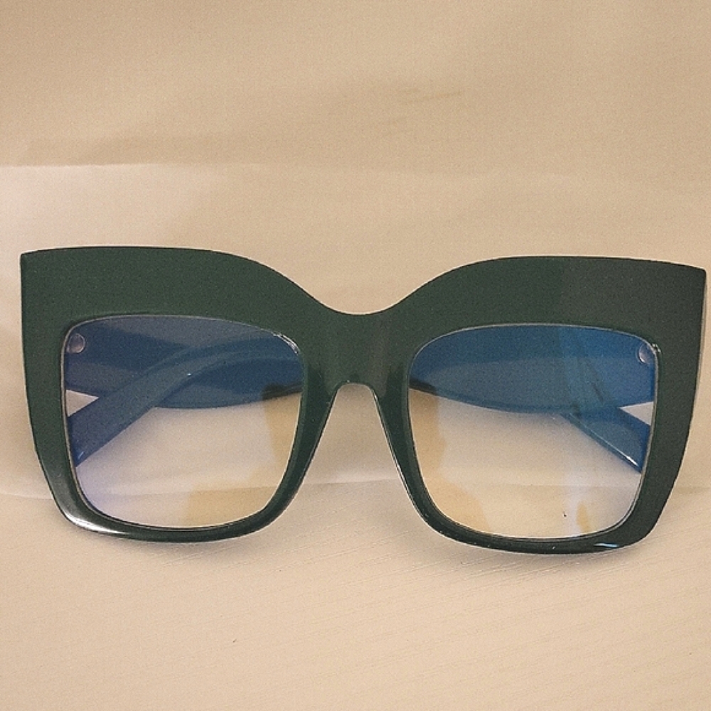 Stylish Green Sunglasses - Picture 3 of 7